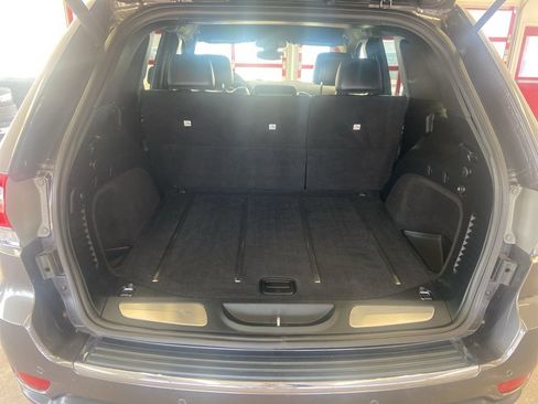 Used 2017 Jeep Grand Cherokee Limited image 12