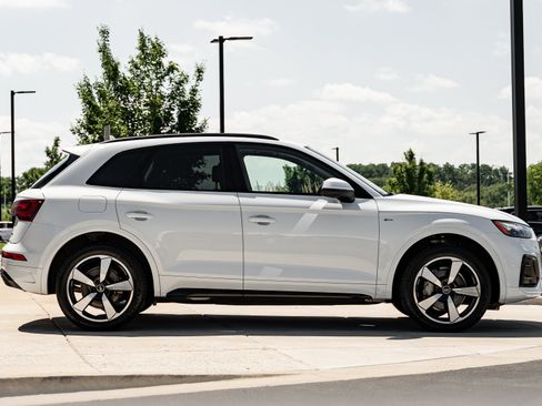 Used 2022 Audi Q5 2.0T Premium Plus w/ Premium Plus Package AWD/4WD image 3