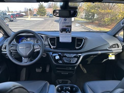 New 2026 Chrysler Pacifica Select w/ S Appearance Package FWD image 9