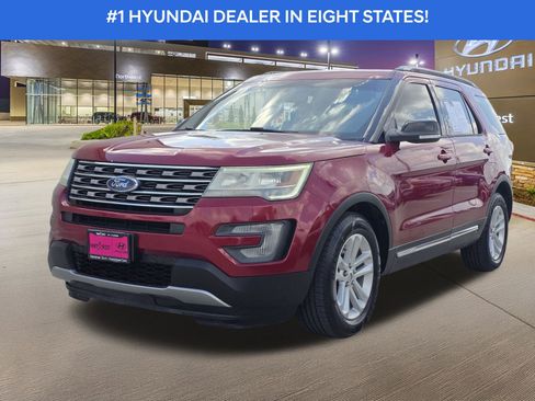 Used 2017 Ford Explorer XLT w/ Equipment Group 201A FWD image 2