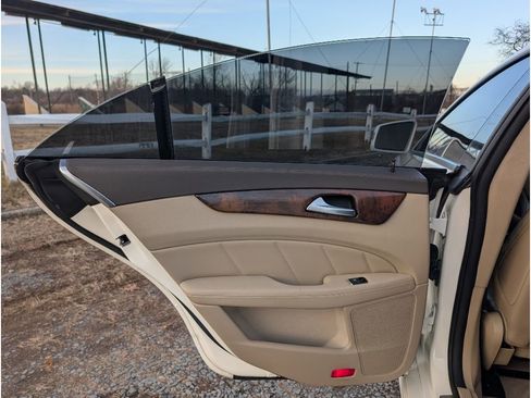 Used 2013 Mercedes-Benz CLS 550 4MATIC w/ Premium I Pkg image 10