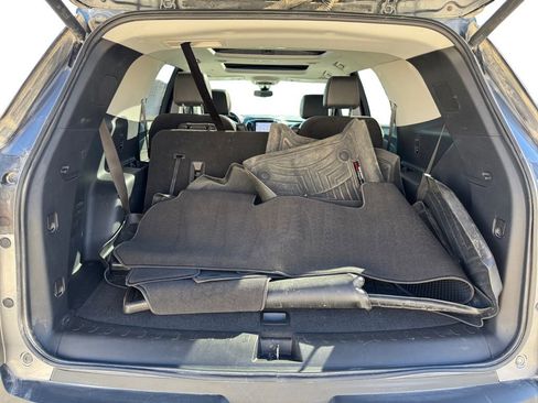 Used 2021 Chevrolet Traverse RS image 25