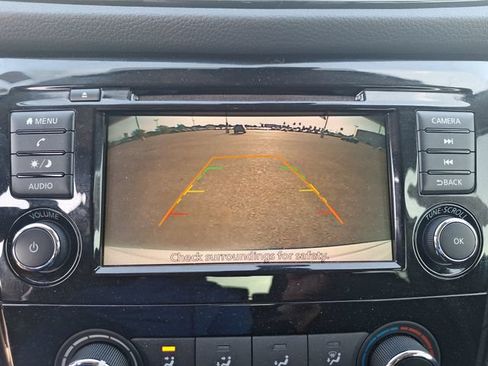 Used 2020 Nissan Rogue S FWD image 12