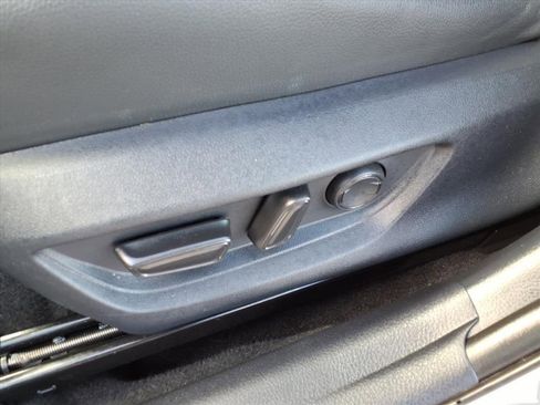 Used 2025 Toyota Camry SE w/ Convenience Package image 37