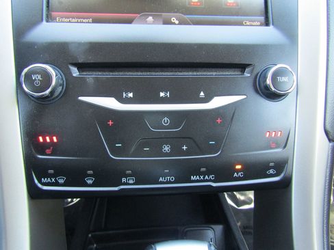 Used 2013 Ford Fusion SE FWD image 20