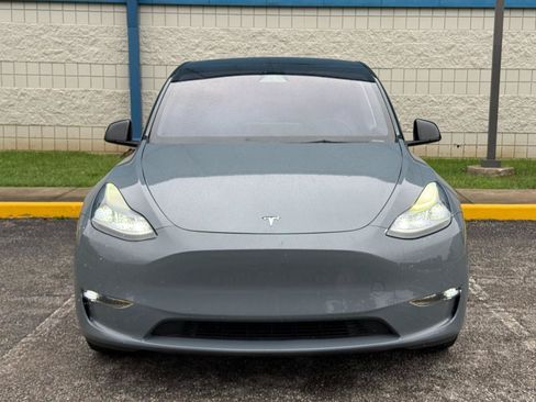 Used 2023 Tesla Model Y Long Range AWD/4WD image 2