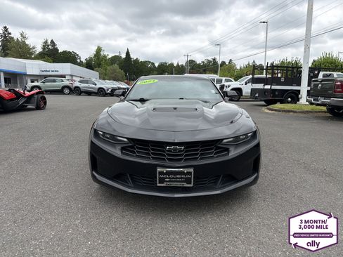 Used 2021 Chevrolet Camaro LT w/ Technology Package RWD image 8
