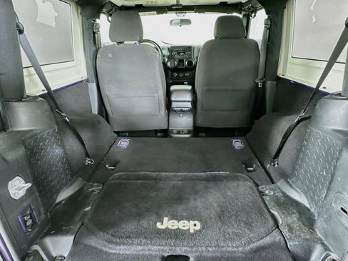 Used 2017 Jeep Wrangler Sport w/ Connectivity Group AWD/4WD image 23