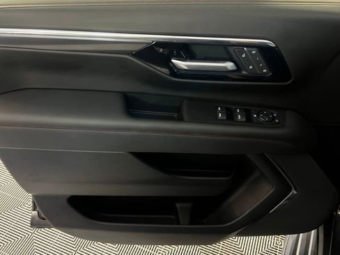 Used 2025 Chevrolet Suburban RST image 27