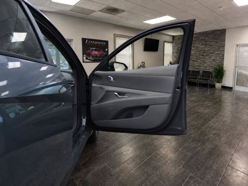 Used 2023 Hyundai Elantra SEL w/ Cargo Package FWD image 19