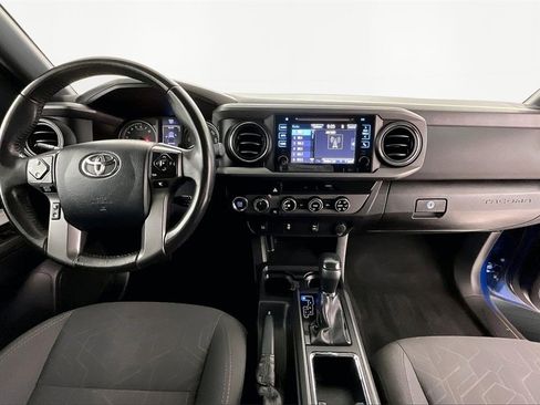 Used 2017 Toyota Tacoma TRD Off-Road image 8
