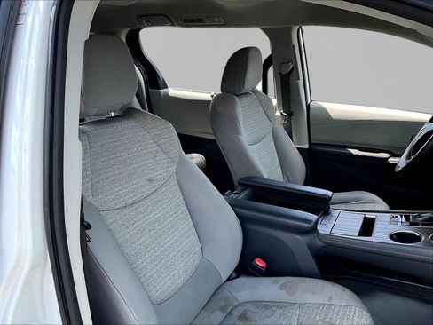 Used 2021 Toyota Sienna LE FWD image 29