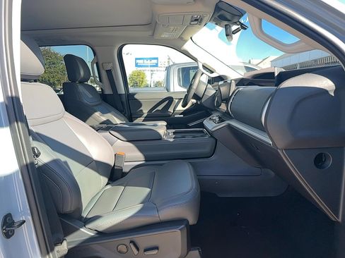 New 2025 Ford Expedition Max Active image 13