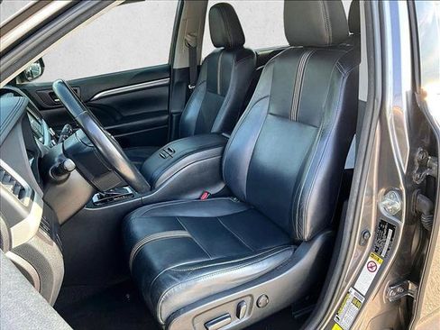 Used 2018 Toyota Highlander SE AWD/4WD image 24