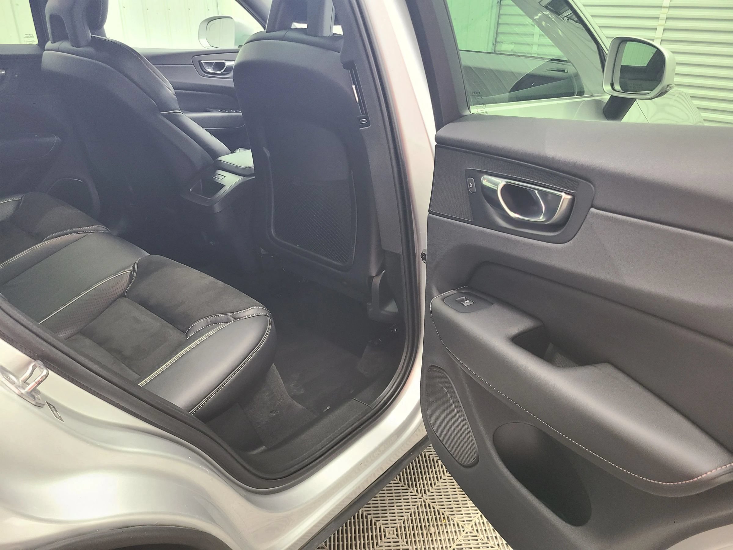 Used 2019 Volvo XC60 T5 R-Design AWD/4WD image 39