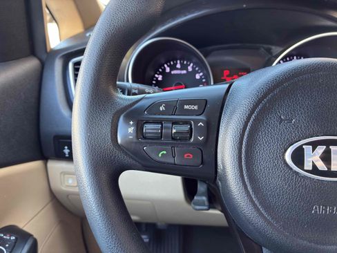 Used 2015 Kia Sedona LX w/ LX Convenience Package FWD image 19