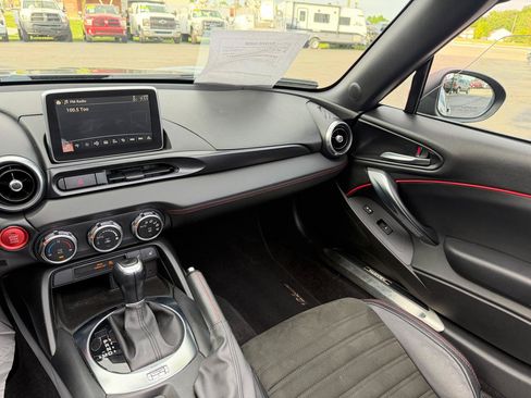 Used 2017 FIAT 124 Spider Abarth RWD image 20