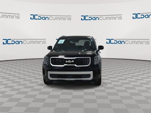 Used 2024 Kia Telluride EX w/ EX Captain's Chair Package image 4