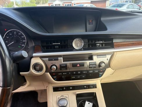 Used 2015 Lexus ES 350 w/ Luxury Package FWD image 19