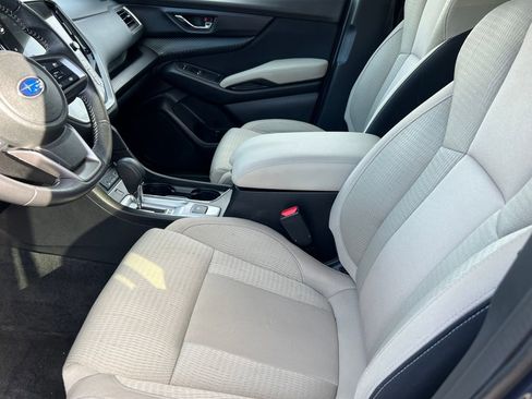 Used 2023 Subaru Ascent Premium w/ Convenience Package image 9