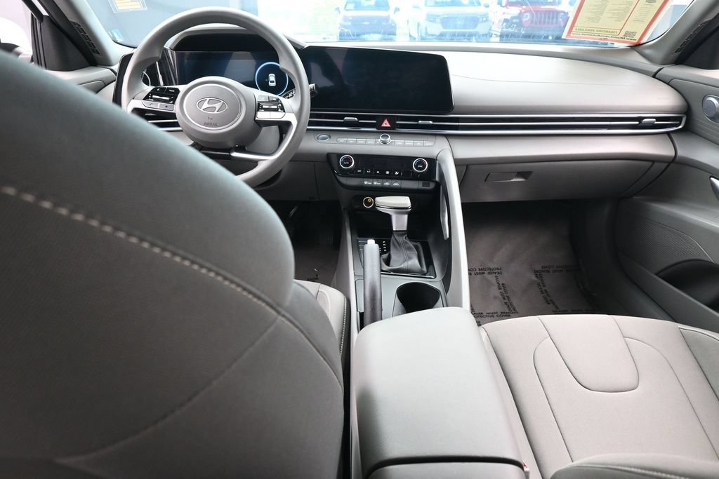 Used 2024 Hyundai Elantra SEL FWD image 39
