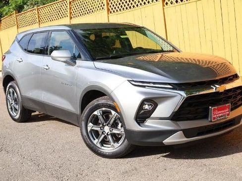 Used 2025 Chevrolet Blazer LT AWD/4WD image 2