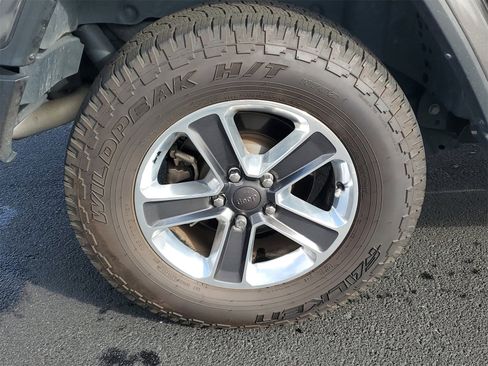 Used 2022 Jeep Wrangler Unlimited Sahara w/ Cold Weather Group image 5