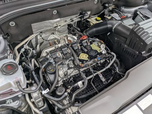 Used 2024 Volkswagen Atlas SE image 12