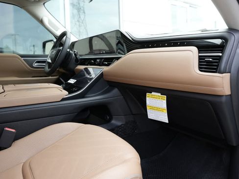 New 2026 INFINITI QX80 Luxe RWD image 22
