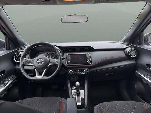 Used 2018 Nissan Kicks SR image 21