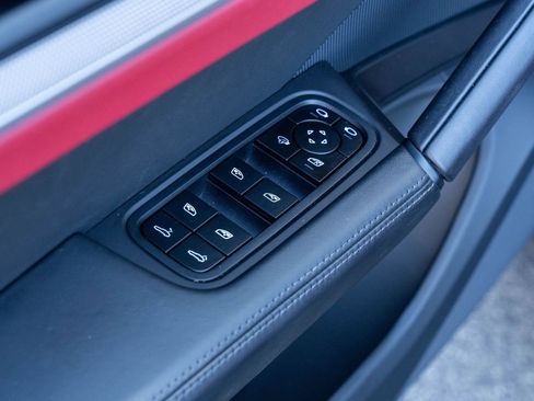 Certified 2025 Porsche Cayenne image 21