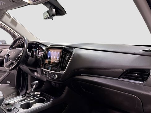 Used 2021 Chevrolet Traverse RS image 9