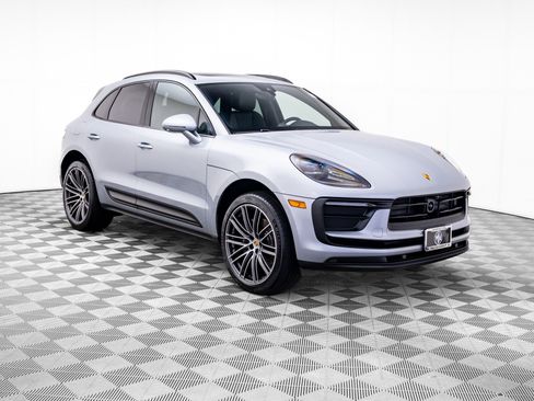 Certified 2026 Porsche Macan AWD/4WD image 5