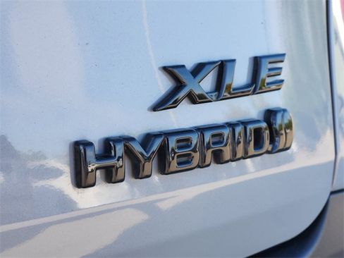 Used 2023 Toyota Sienna XLE Woodland Edition image 7