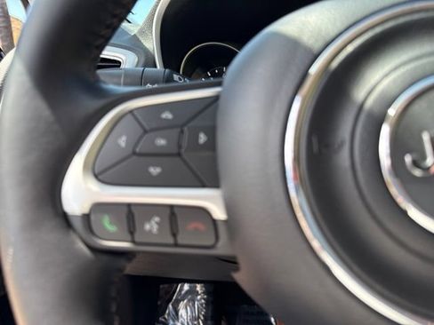 Used 2019 Jeep Compass Latitude FWD image 21
