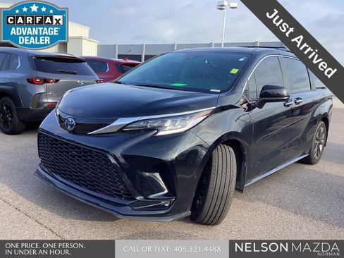 Used 2024 Toyota Sienna XSE image 1
