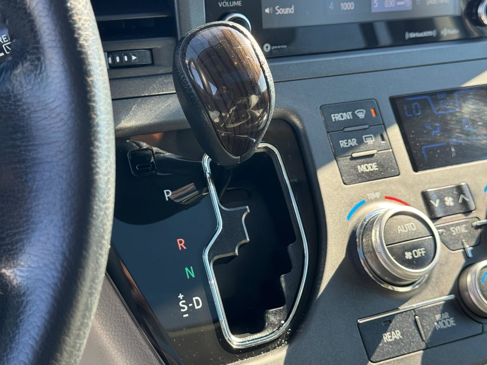 Used 2020 Toyota Sienna XLE w/ XLE Navigation Package AWD/4WD image 18