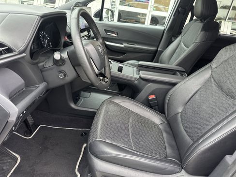 Used 2023 Toyota Sienna XSE image 10