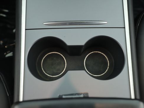 Used 2021 Tesla Model Y Performance image 16