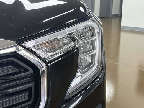 Used 2024 GMC Terrain SLE FWD image 9
