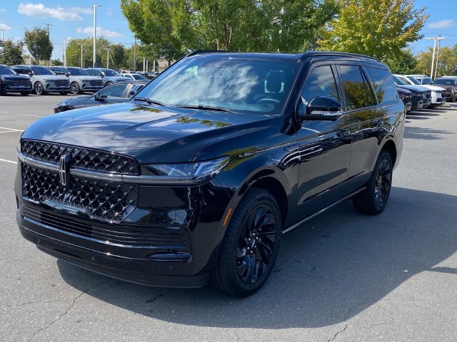 New 2027 Lincoln Navigator Reserve w/ Jet Appearance Package AWD/4WD image 3