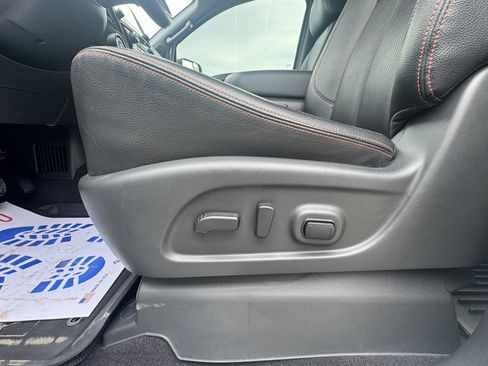 Used 2023 Nissan Titan PRO-4X w/ Pro-4x Convenience Package image 11