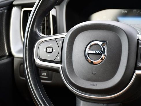 Used 2019 Volvo XC60 T6 Momentum w/ Multimedia Package image 21