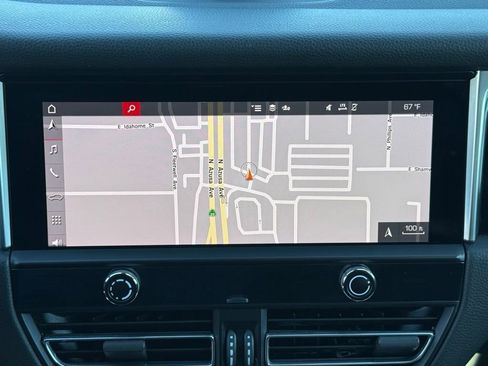 Used 2022 Porsche Macan w/ Premium Package Plus image 25