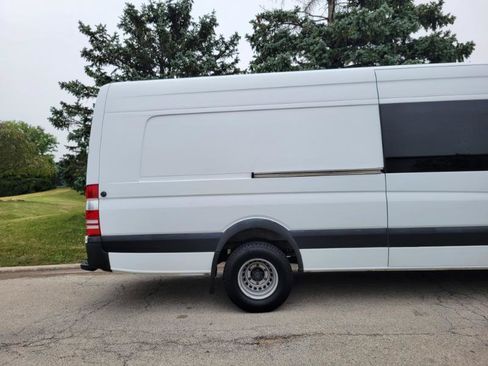 Used 2017 Freightliner Sprinter 3500 RWD image 54