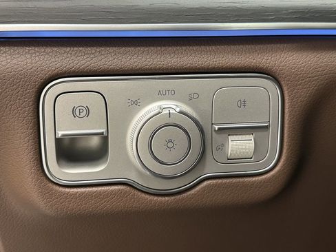 Certified 2025 Mercedes-Benz GLS 450 4MATIC image 37