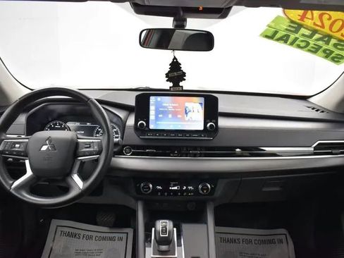 Used 2024 Mitsubishi Outlander FWD image 19