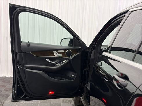 Used 2020 Mercedes-Benz GLC 300 4MATIC image 11