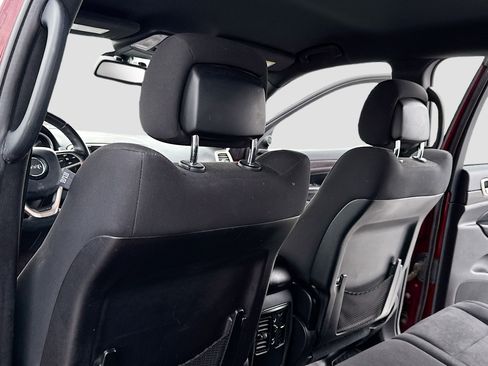 Used 2016 Jeep Grand Cherokee Laredo image 6