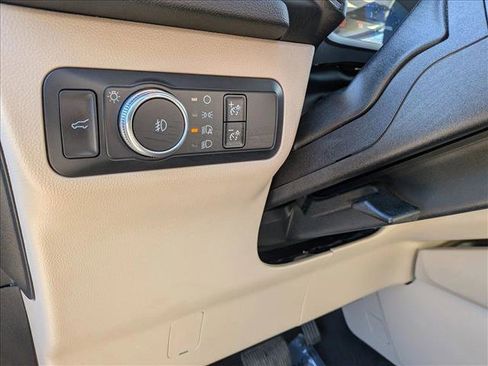 Used 2020 Ford Escape Titanium image 16